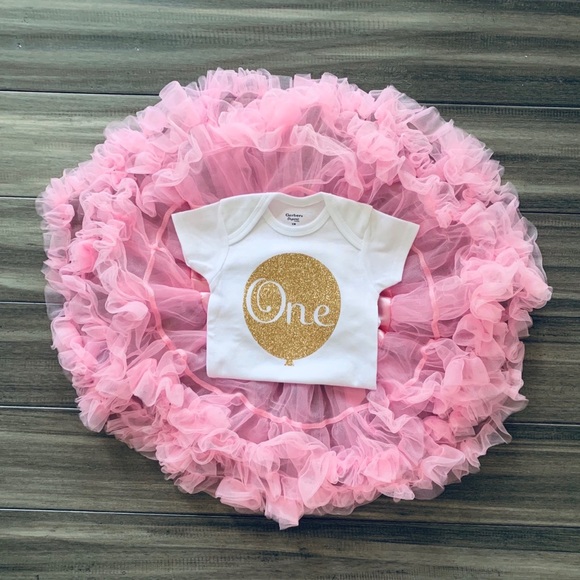 ✨ Baby Girl First Birthday Onesie “One” - Size 12 M - Gold Glitter Balloon ✨ - Picture 1 of 5